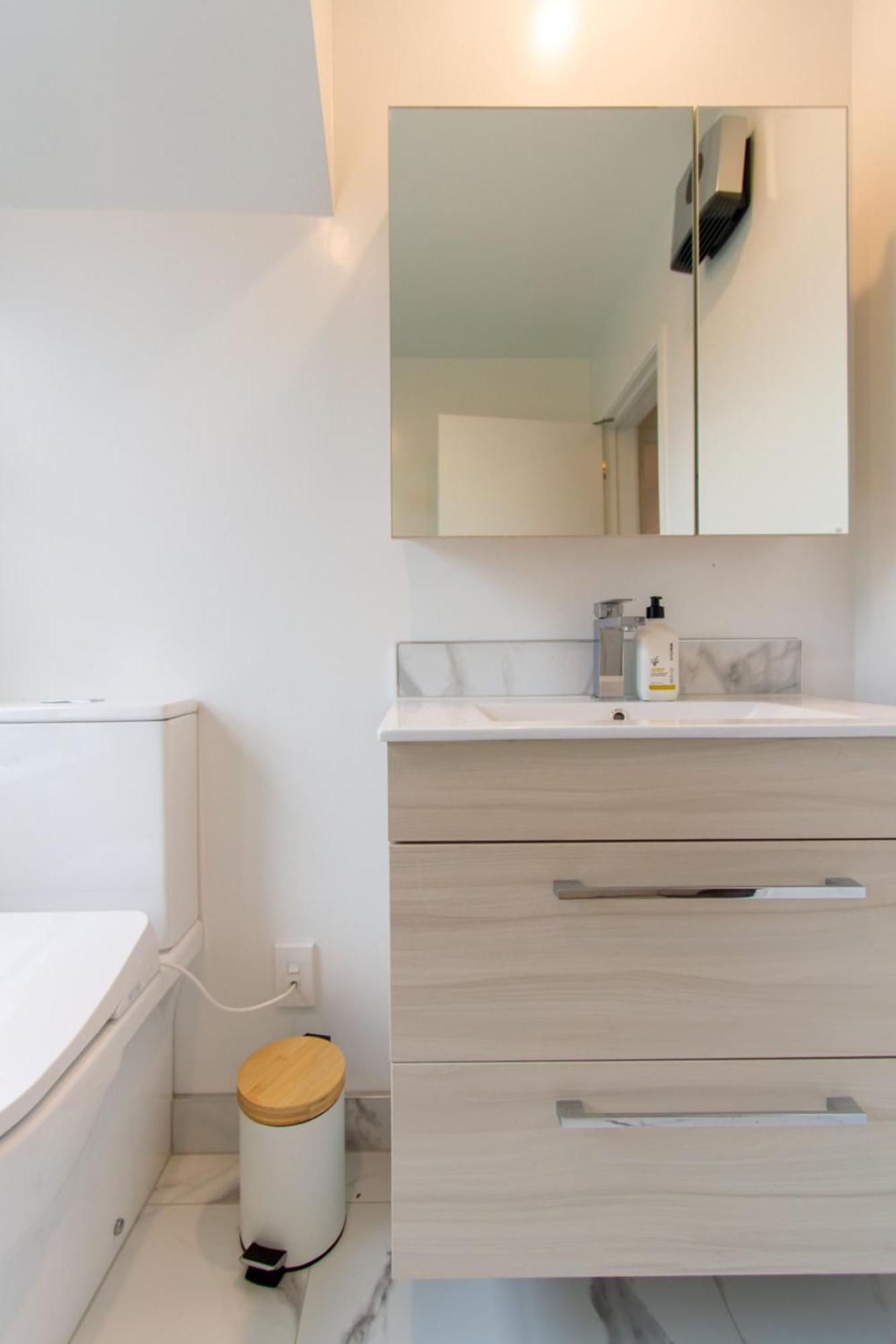 Gorgeous In Green - 2 Bed Central Oasis W/King Bed Christchurch Esterno foto