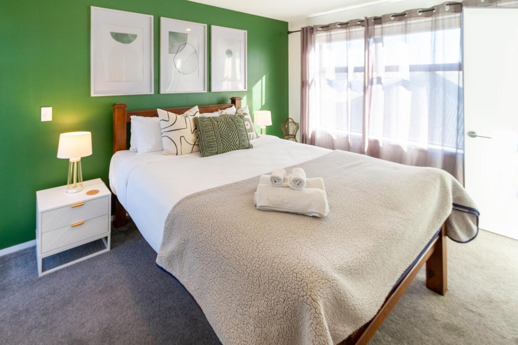 Gorgeous In Green - 2 Bed Central Oasis W/King Bed Christchurch Esterno foto