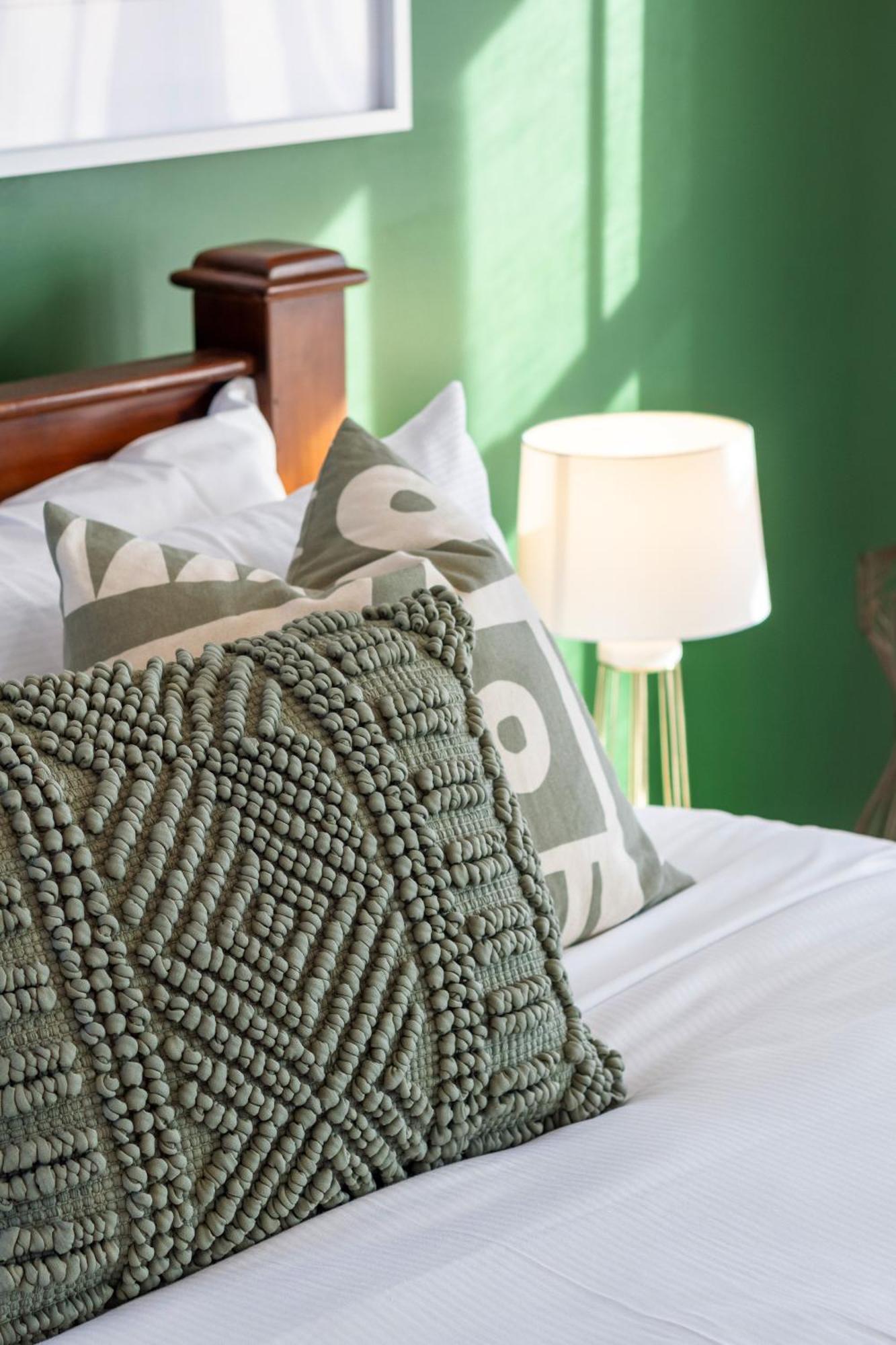 Gorgeous In Green - 2 Bed Central Oasis W/King Bed Christchurch Esterno foto