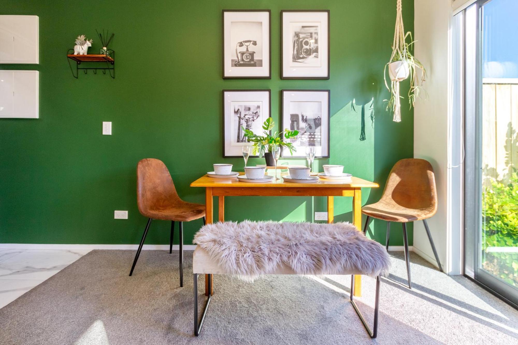 Gorgeous In Green - 2 Bed Central Oasis W/King Bed Christchurch Esterno foto